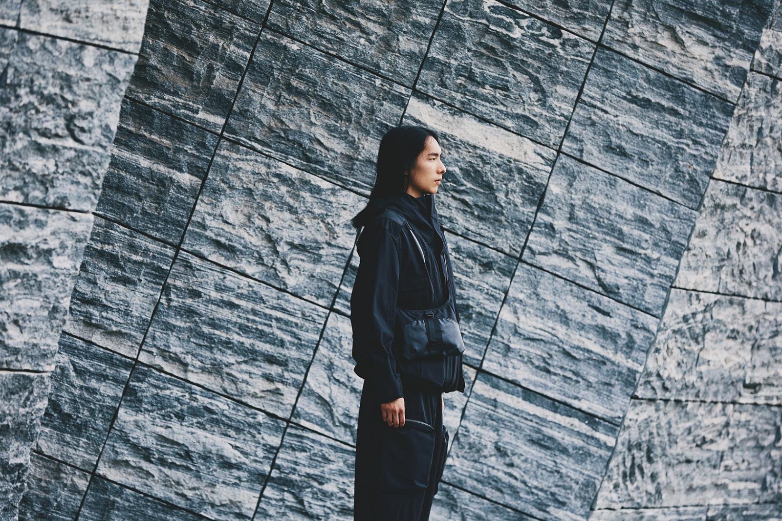 ブリーフィング×ホワイトマウンテニアリング“耐水ナイロン”軽量ショルダーバッグやサコッシュ｜写真5