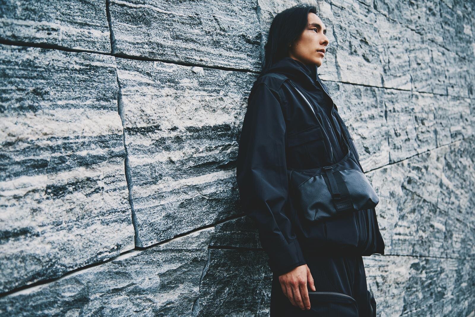 ブリーフィング×ホワイトマウンテニアリング“耐水ナイロン”軽量ショルダーバッグやサコッシュ｜写真16