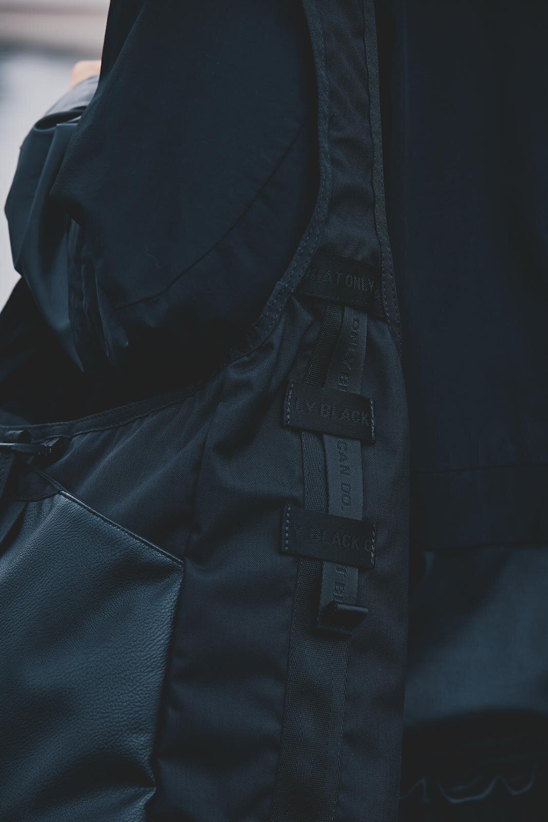 ブリーフィング×ホワイトマウンテニアリング“耐水ナイロン”軽量ショルダーバッグやサコッシュ｜写真8