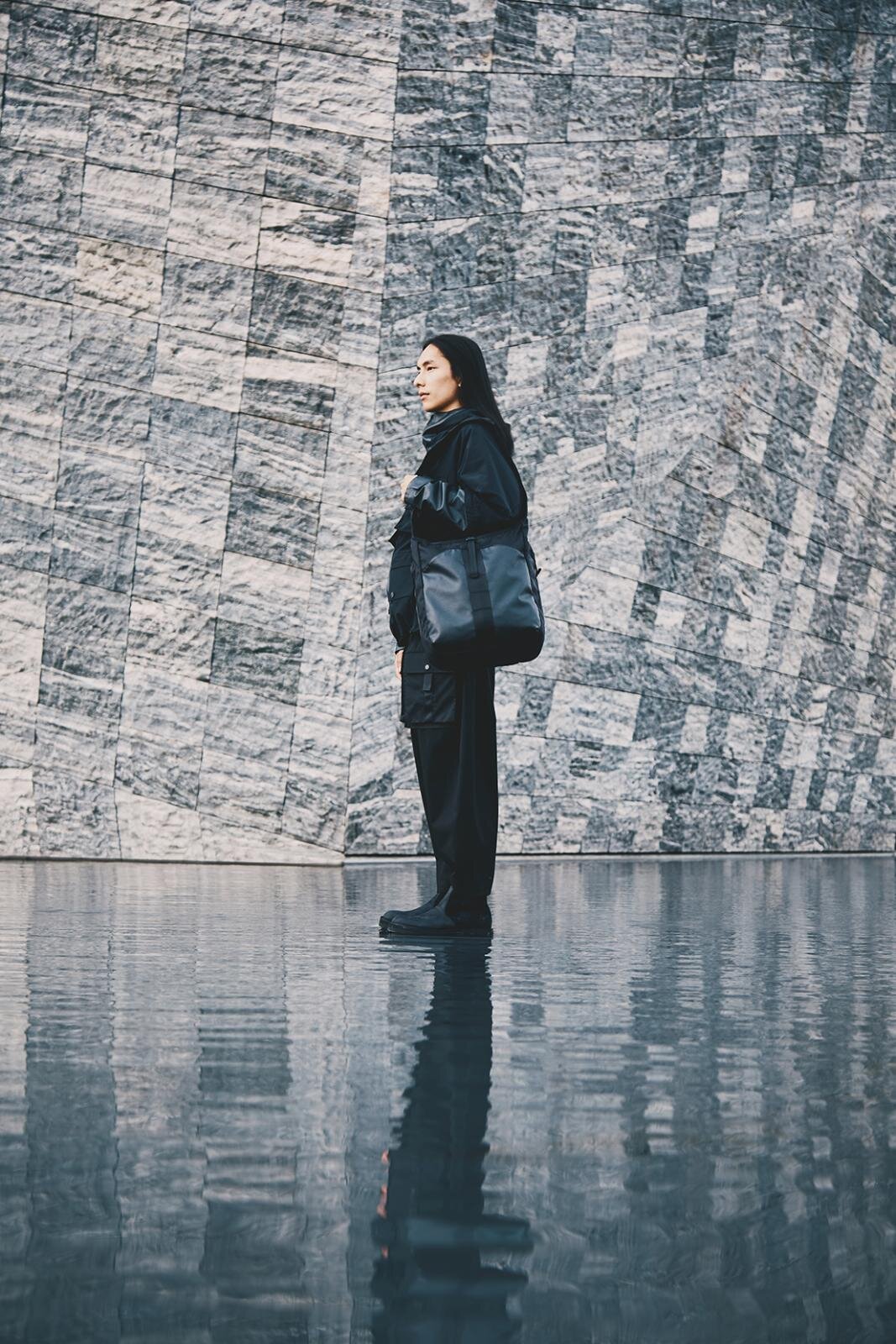 ブリーフィング×ホワイトマウンテニアリング“耐水ナイロン”軽量ショルダーバッグやサコッシュ｜写真10