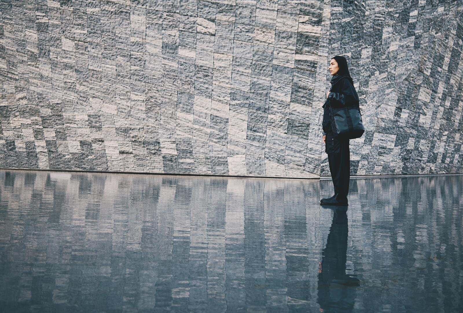 ブリーフィング×ホワイトマウンテニアリング“耐水ナイロン”軽量ショルダーバッグやサコッシュ｜写真13