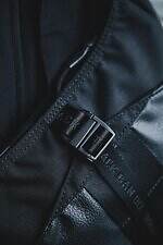 ブリーフィング×ホワイトマウンテニアリング“耐水ナイロン”軽量ショルダーバッグやサコッシュ｜写真24