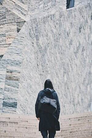 ブリーフィング×ホワイトマウンテニアリング“耐水ナイロン”軽量ショルダーバッグやサコッシュ｜写真25