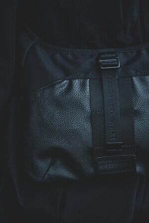 ブリーフィング×ホワイトマウンテニアリング“耐水ナイロン”軽量ショルダーバッグやサコッシュ｜写真19