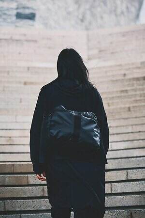 ブリーフィング×ホワイトマウンテニアリング“耐水ナイロン”軽量ショルダーバッグやサコッシュ｜写真17