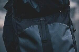 ブリーフィング×ホワイトマウンテニアリング“耐水ナイロン”軽量ショルダーバッグやサコッシュ｜写真26