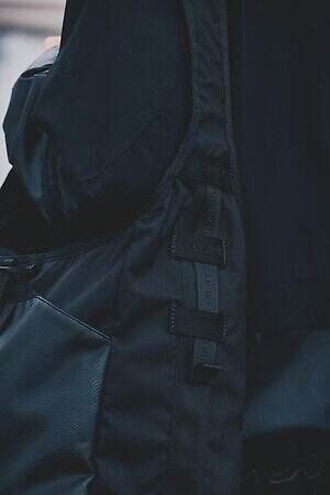 ブリーフィング×ホワイトマウンテニアリング“耐水ナイロン”軽量ショルダーバッグやサコッシュ｜写真8