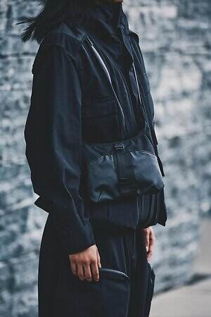 ブリーフィング×ホワイトマウンテニアリング“耐水ナイロン”軽量ショルダーバッグやサコッシュ｜写真14