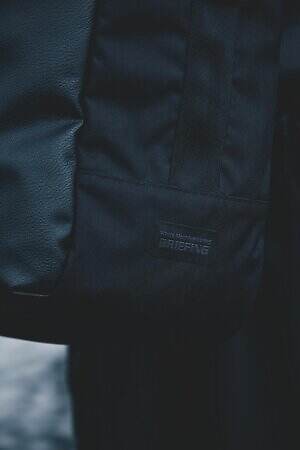 ブリーフィング×ホワイトマウンテニアリング“耐水ナイロン”軽量ショルダーバッグやサコッシュ｜写真7