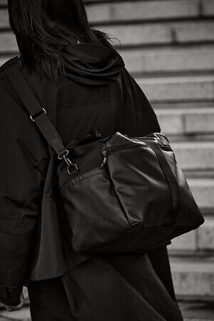 ブリーフィング×ホワイトマウンテニアリング“耐水ナイロン”軽量ショルダーバッグやサコッシュ｜写真22