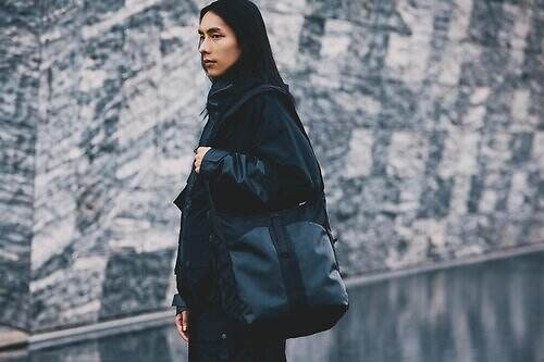 ブリーフィング×ホワイトマウンテニアリング“耐水ナイロン”軽量ショルダーバッグやサコッシュ