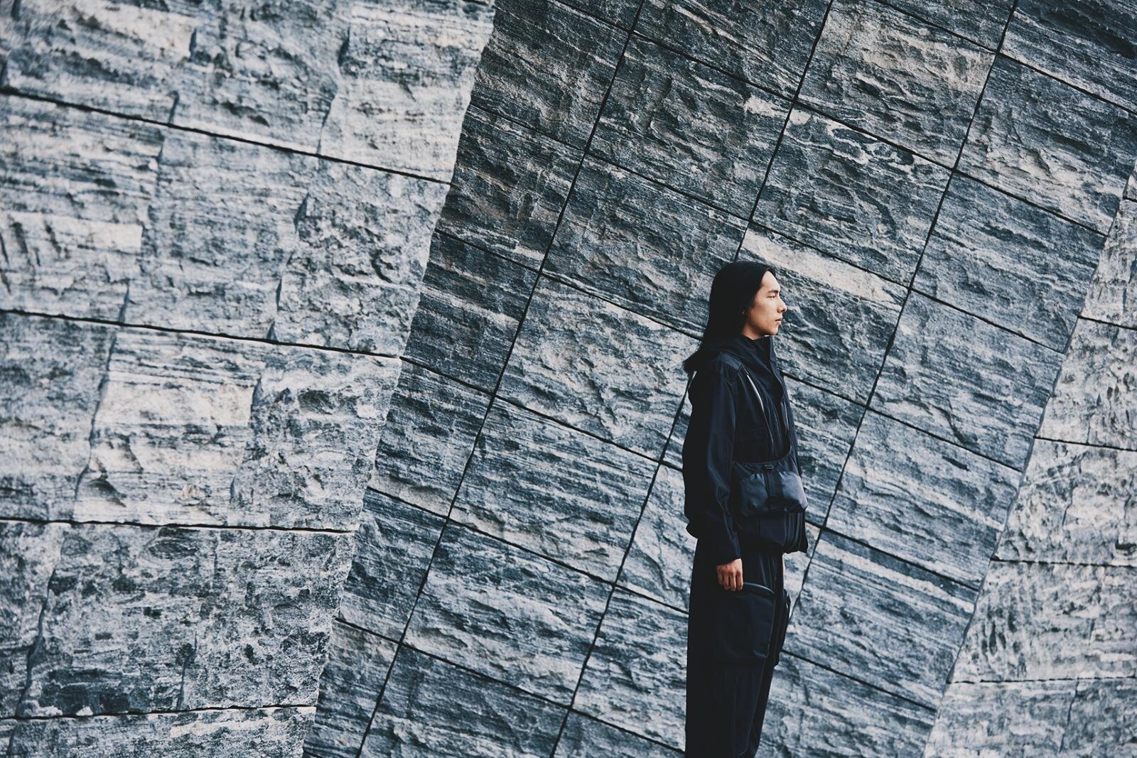 ブリーフィング×ホワイトマウンテニアリング“耐水ナイロン”軽量ショルダーバッグやサコッシュ｜写真4