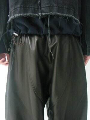 アベリア エドワード ゴーチャ(Abelia Edoward Goucha) 2025-26年秋冬ウィメンズ&メンズコレクション  - 写真4