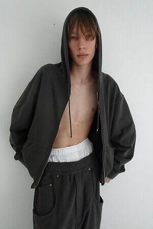 アベリア エドワード ゴーチャ(Abelia Edoward Goucha) 2025-26年秋冬ウィメンズ&メンズコレクション  - 写真9