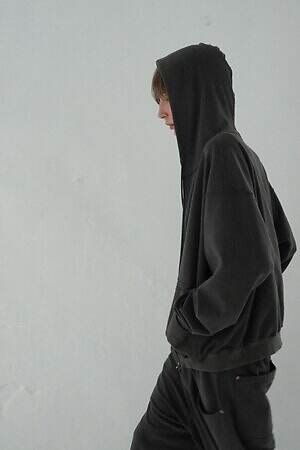 アベリア エドワード ゴーチャ(Abelia Edoward Goucha) 2025-26年秋冬ウィメンズ&メンズコレクション  - 写真31