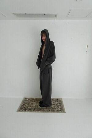 アベリア エドワード ゴーチャ(Abelia Edoward Goucha) 2025-26年秋冬ウィメンズ&メンズコレクション  - 写真36