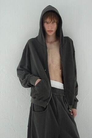 アベリア エドワード ゴーチャ(Abelia Edoward Goucha) 2025-26年秋冬ウィメンズ&メンズコレクション  - 写真38