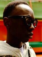 デンハム×エフェクター“クリアグレー”フレームのウェリントン型サングラス｜写真21