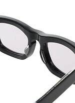 デンハム×エフェクター“クリアグレー”フレームのウェリントン型サングラス｜写真9