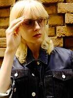 デンハム×エフェクター“クリアグレー”フレームのウェリントン型サングラス｜写真18