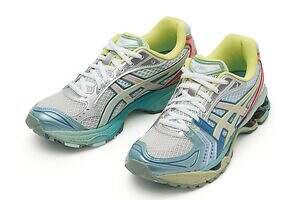 ファセッタズム×アシックス スポーツスタイル「ゲルカヤノ14」スニーカー、自然着想マルチカラーで