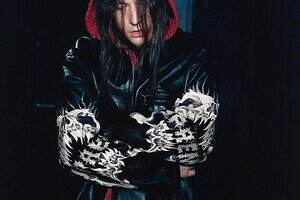 Y's×シュプリームコラボ、スカルロゴのレザージャケットやスカルパッチを配したフーディー