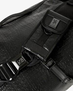 エンジニアド ガーメンツ×クロームのメッセンジャーバッグ、”クロコダイル革風”ボディで｜写真10