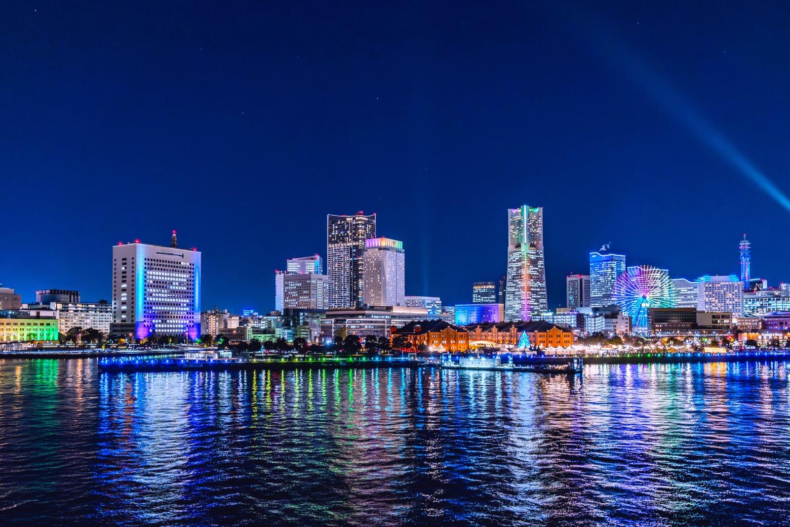 横浜みなとみらいのイルミネーション「ヨルノヨ2025」エリア一帯を包む光と音楽のショー