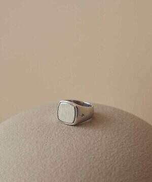 トムウッド“シルバー＆天然石虹色シェル”のリング、パリゴ限定で｜写真2