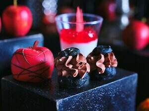 コンラッド大阪"ヴィラン"モチーフのスイーツビュッフェ「毒りんご」風ムースやチェシャ猫のしっぽケーキ｜写真7