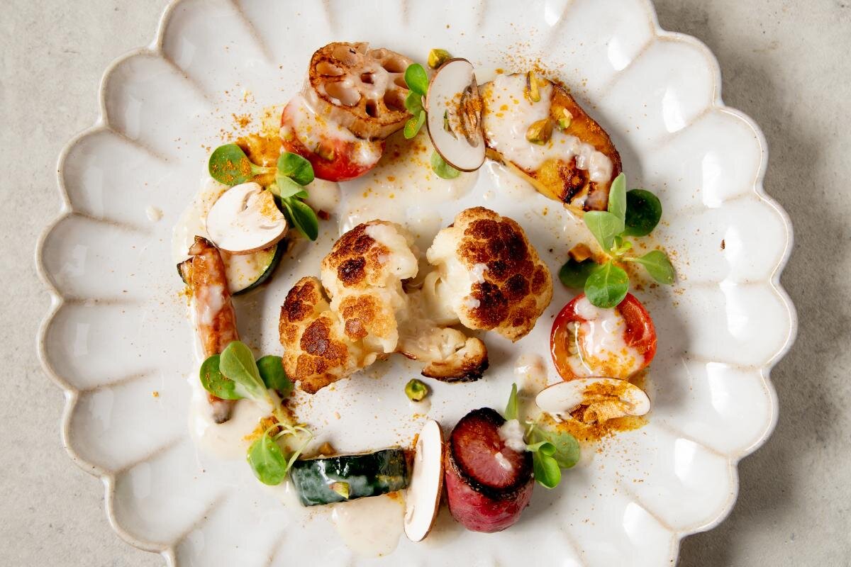 メインランチ(レギューム・ヴァリエ 季節野菜のロースト) 3,000円 ほか