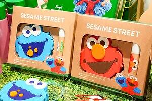 「ビープル ニュウマン高輪店」セサミストリート初コラボスキンケア＆雑貨全14品、トーン限定キットも