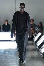 DDDD 2026年春夏メンズコレクション - “構造”の探求、緊張感と緩やかさの間で｜写真1