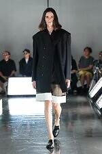 DDDD 2026年春夏メンズコレクション - “構造”の探求、緊張感と緩やかさの間で｜写真32