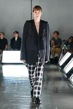 DDDD 2026年春夏メンズコレクション - “構造”の探求、緊張感と緩やかさの間で｜写真61