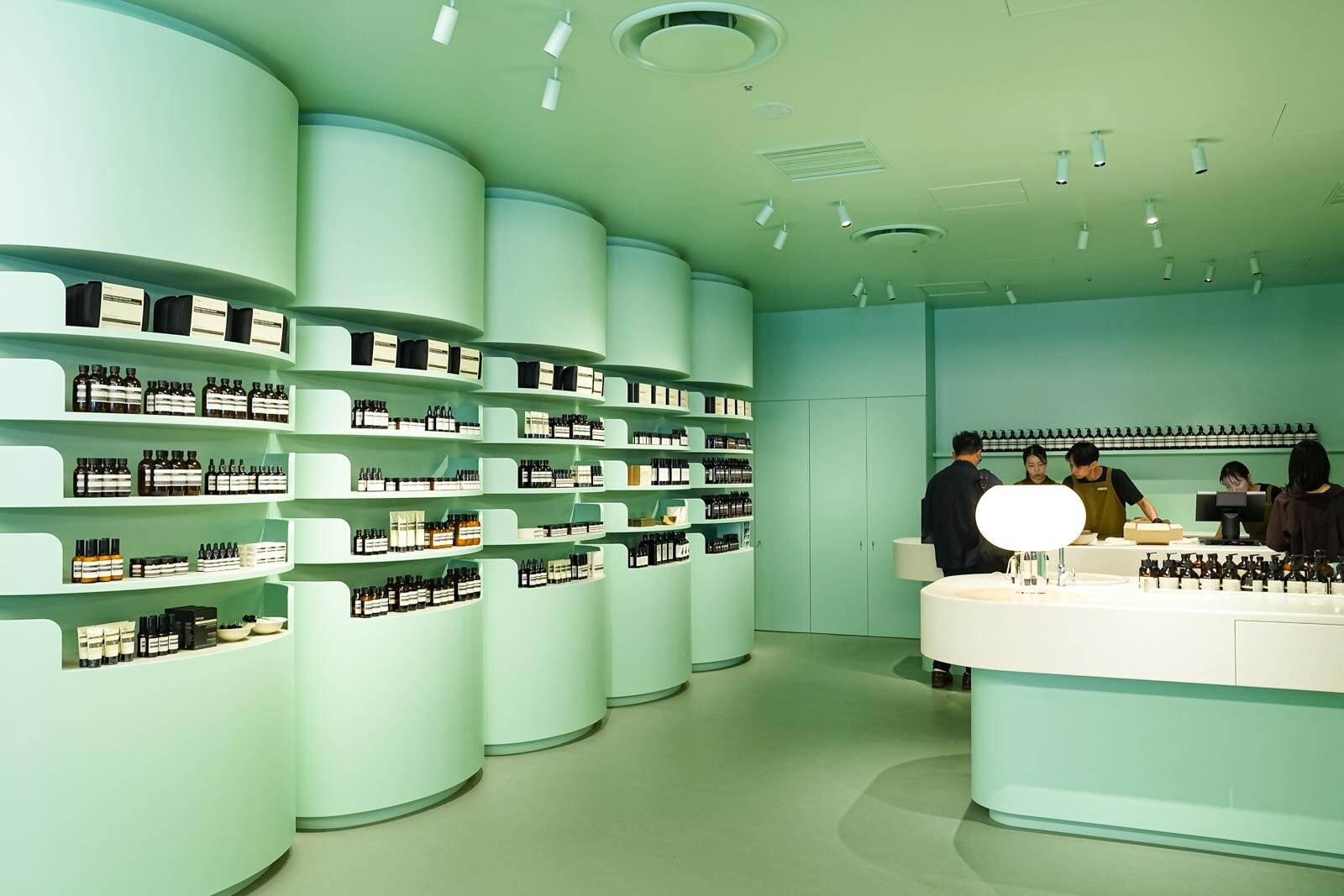 「ニュウマン高輪」フロアガイド、約200店舗のうち“おすすめ”コスメ＆ファッション店舗はどこ？｜写真81