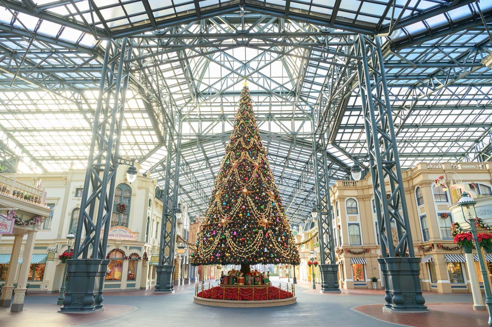 東京ディズニーランド＆シー2025年クリスマス、“おもちゃ”の昼パレードや高さ15mのツリー