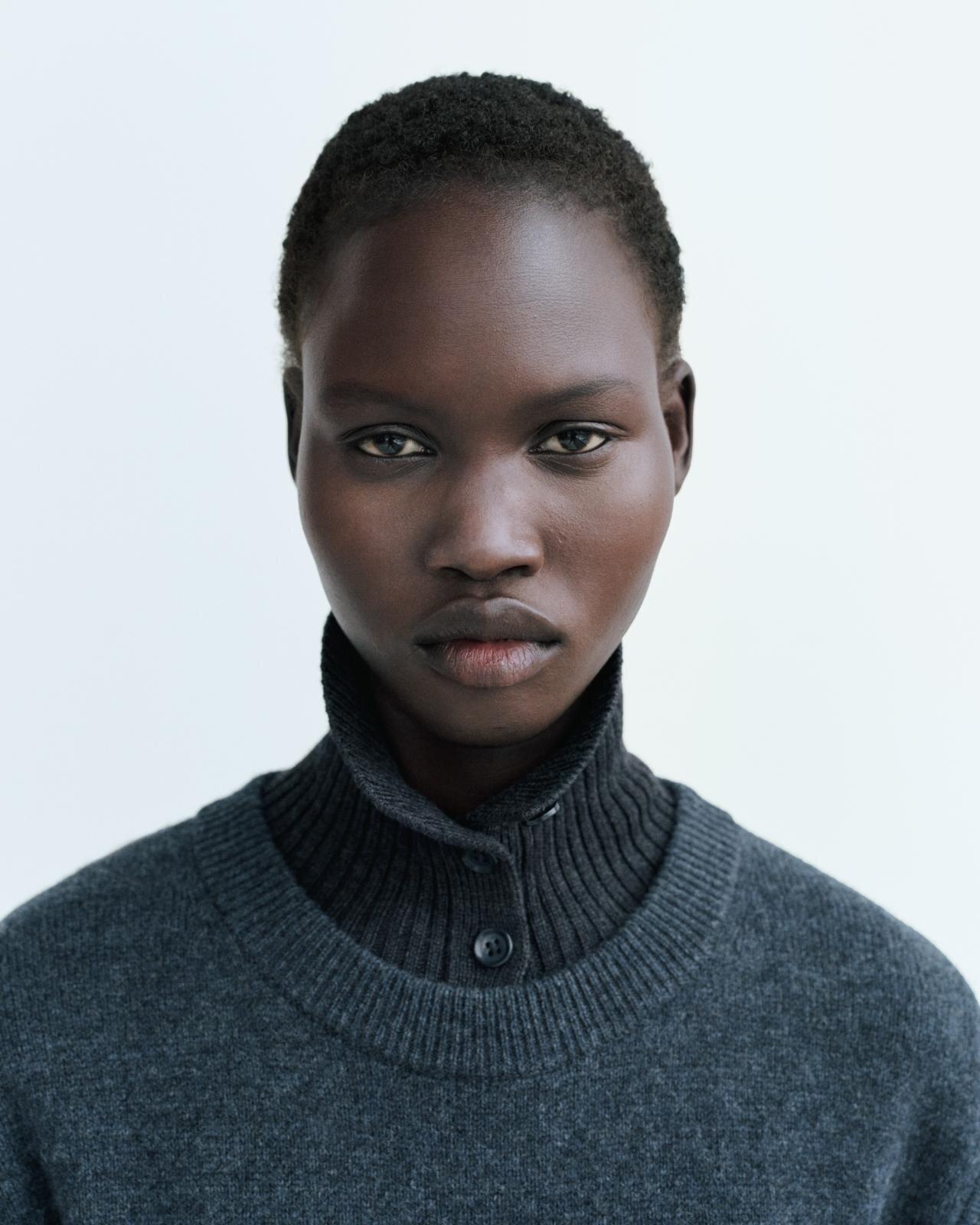 ユニクロ ユー25年秋冬ウィメンズウェア、ゆったりロングコート＆くすみブルーのカーブパンツなど｜写真59