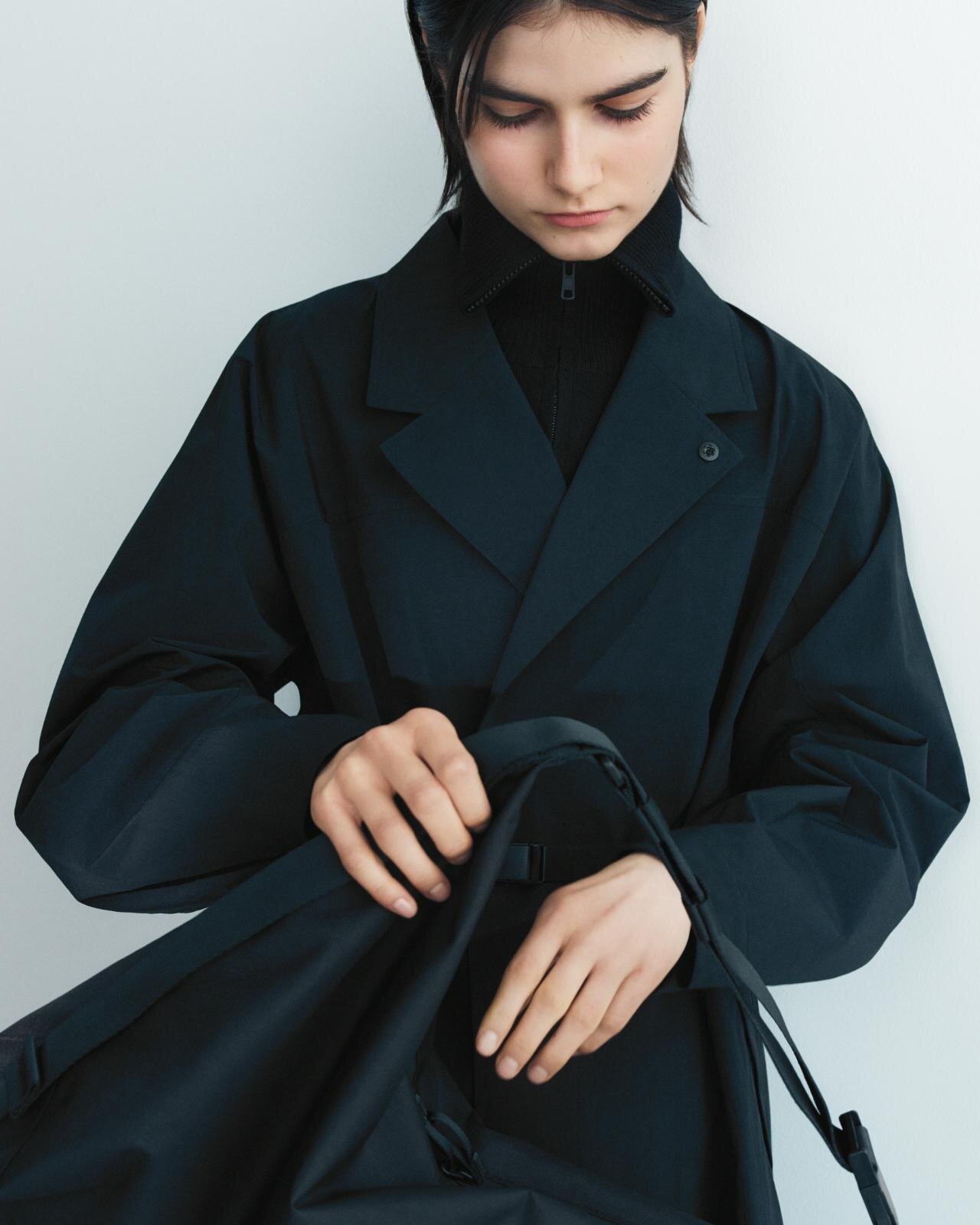 ユニクロ ユー25年秋冬ウィメンズウェア、ゆったりロングコート＆くすみブルーのカーブパンツなど｜写真75