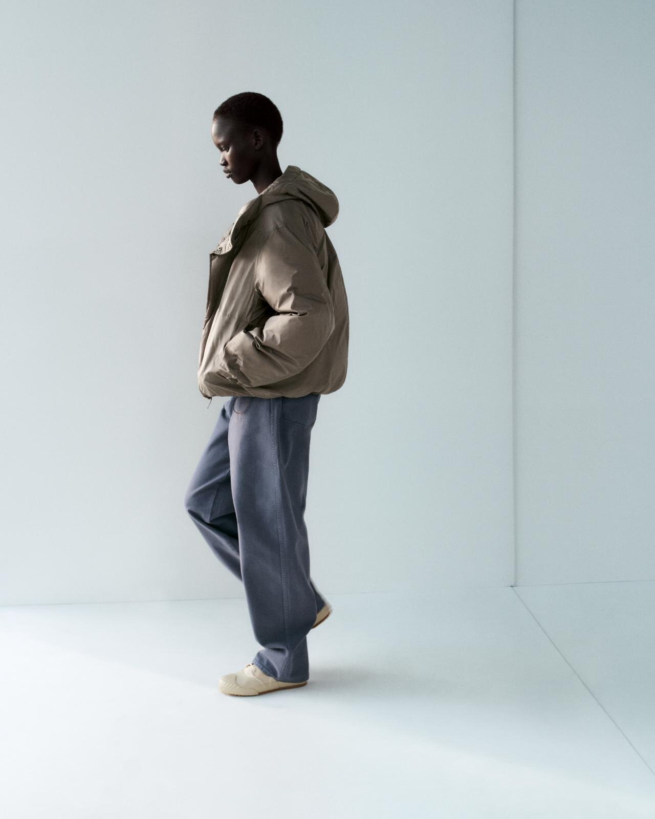 ユニクロ ユー25年秋冬ウィメンズウェア、ゆったりロングコート＆くすみブルーのカーブパンツなど｜写真57