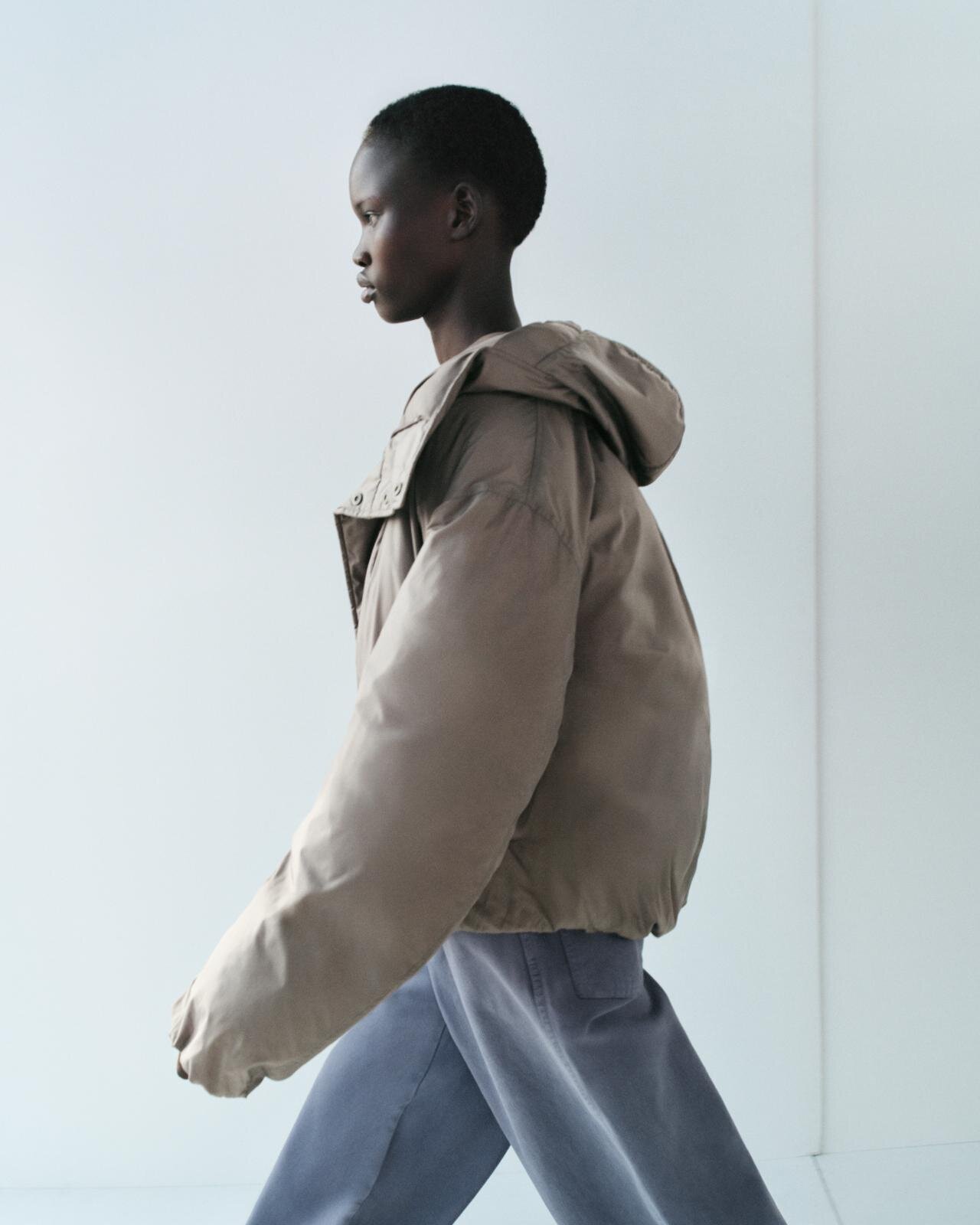 ユニクロ ユー25年秋冬ウィメンズウェア、ゆったりロングコート＆くすみブルーのカーブパンツなど｜写真58