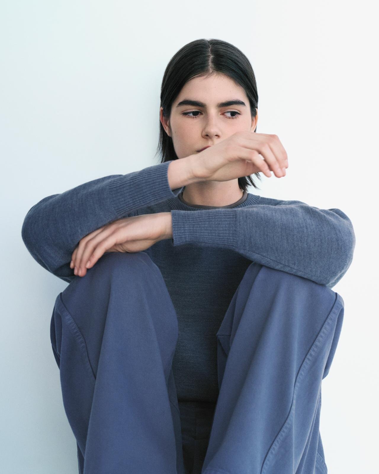 ユニクロ ユー25年秋冬ウィメンズウェア、ゆったりロングコート＆くすみブルーのカーブパンツなど｜写真70