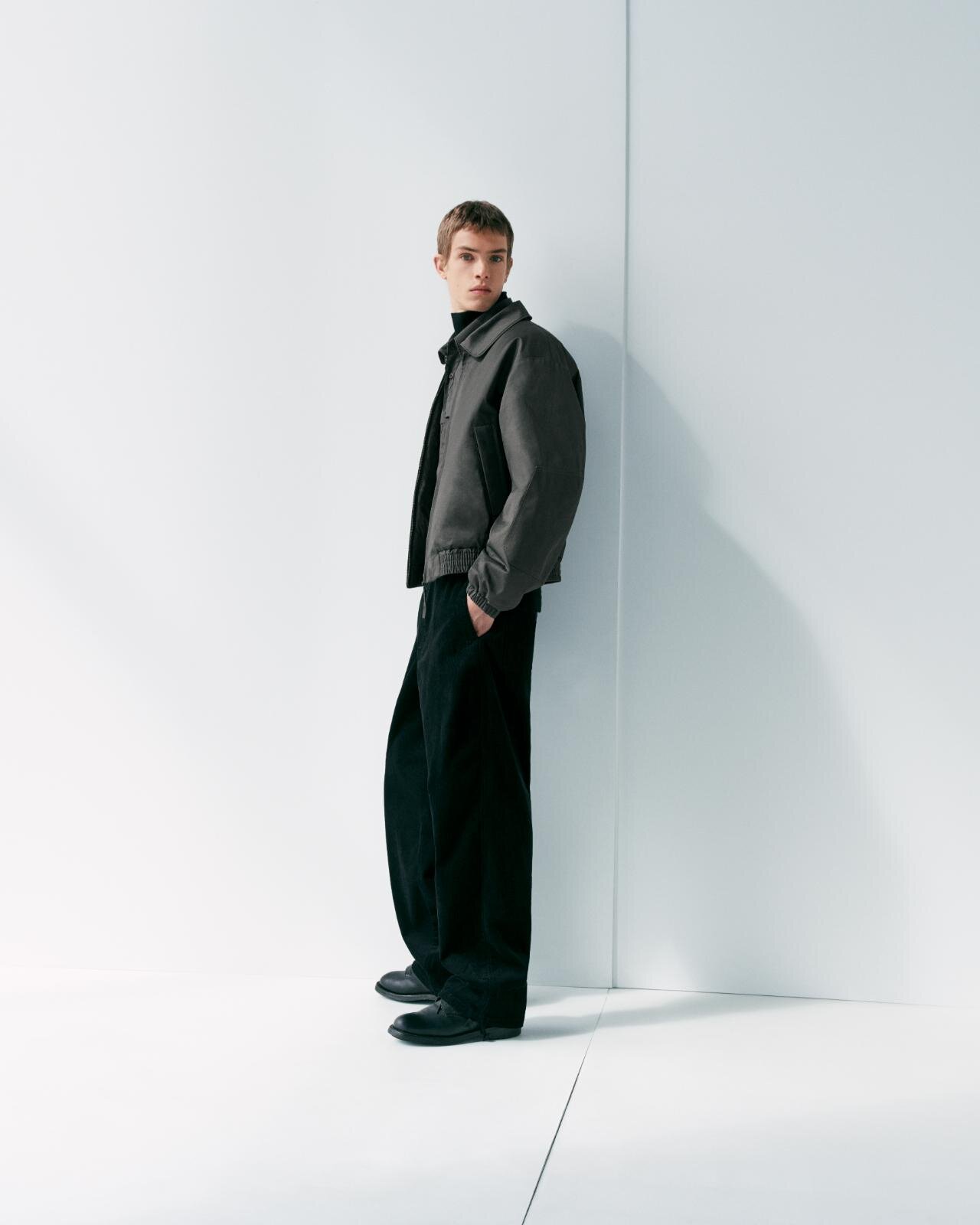 ユニクロ ユー25年秋冬メンズウェア、高機能ナイロンパーカ＆ハーフジップスウェットなど｜写真98