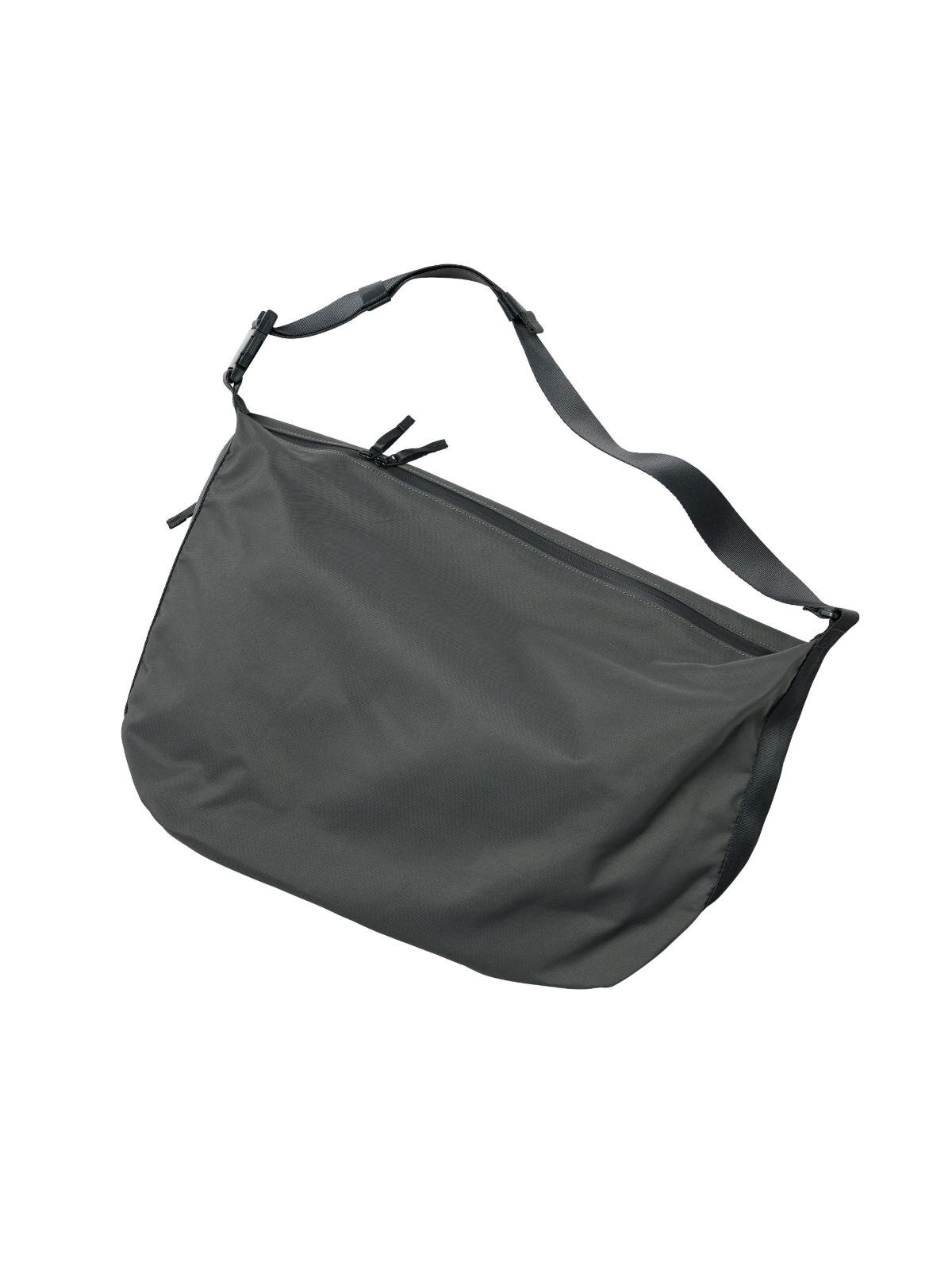 ユニクロ ユー25年秋冬メンズウェア、高機能ナイロンパーカ＆ハーフジップスウェットなど｜写真89