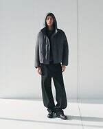 ユニクロ ユー25年秋冬メンズウェア、高機能ナイロンパーカ＆ハーフジップスウェットなど｜写真104