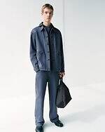 ユニクロ ユー25年秋冬メンズウェア、高機能ナイロンパーカ＆ハーフジップスウェットなど｜写真100