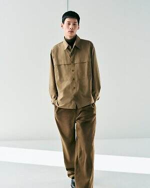 ユニクロ ユー25年秋冬メンズウェア、高機能ナイロンパーカ＆ハーフジップスウェットなど｜写真95