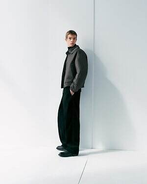 ユニクロ ユー25年秋冬メンズウェア、高機能ナイロンパーカ＆ハーフジップスウェットなど｜写真98