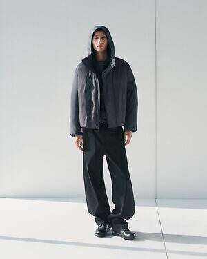 ユニクロ ユー25年秋冬メンズウェア、高機能ナイロンパーカ＆ハーフジップスウェットなど｜写真104