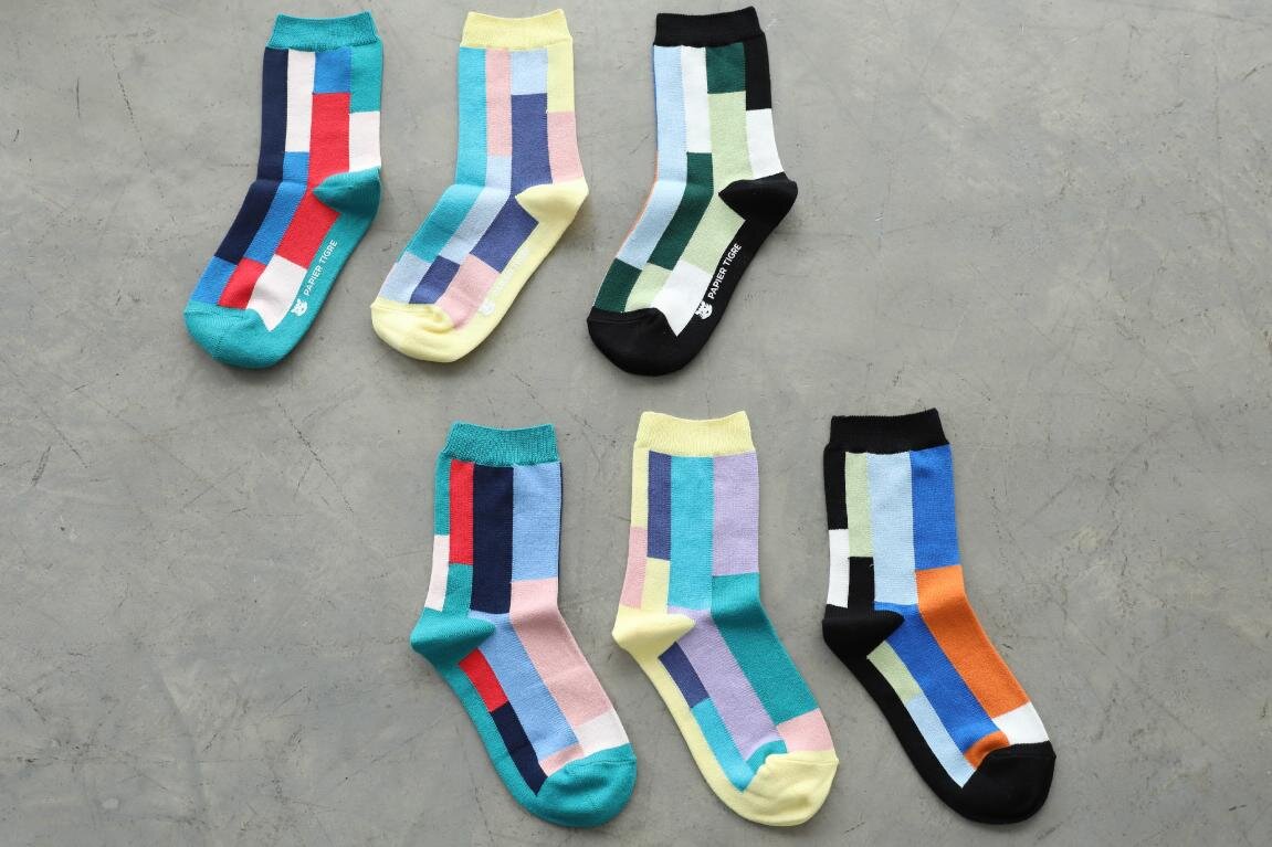 タビオ×パピエ ティグル、カラフルなグラフィックデザインのショートソックス